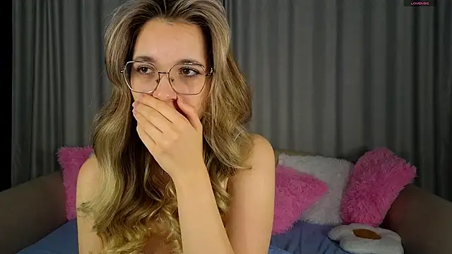 Snapshot of vivyboo111 chatting on November 2025 08:33:02 PM vivyboo111 online show from November 2025 08:33:02 PM