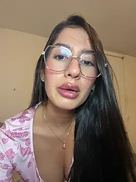 Snapshot of Julieta_Duque chatting on June 2026 02:34:01 AM Julieta Duque online show from June 2026 02:34:01 AM