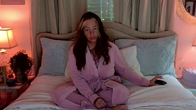 Snapshot of STIFFLERSMOMM chatting on April 2026 11:35:02 AM STIFFLERSMOMM online show from April 2026 11:35:02 AM