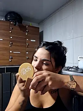 daniela crozee  online show from November 2025 12:24:01 AM