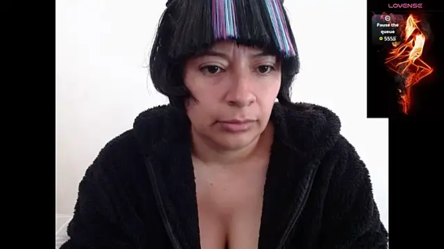 Acelinrose online show from November 2025 01:32:02 PM