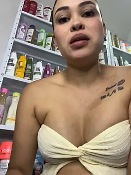 Snapshot of FOX_LATINA chatting on June 2026 11:16:02 PM FOX LATINA online show from June 2026 11:16:02 PM