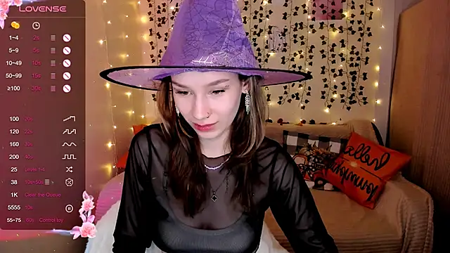 Snapshot of LinaBlossom_ chatting on October 2025 09:24:01 AM LinaBlossom online show from October 2025 09:24:01 AM