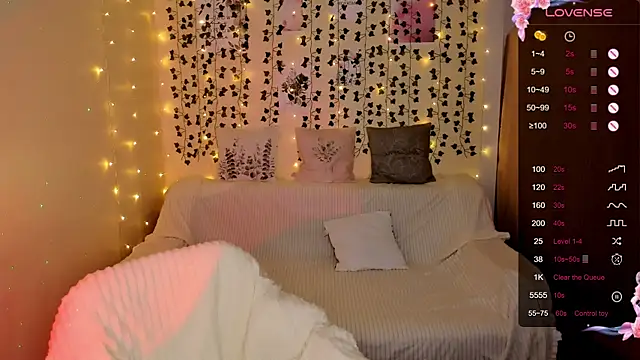 Snapshot of LinaBlossom_ chatting on November 2025 08:47:01 AM LinaBlossom online show from November 2025 08:47:01 AM