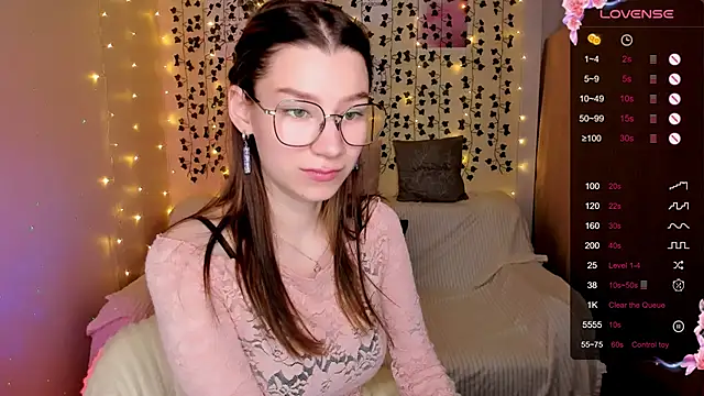 Snapshot of LinaBlossom_ chatting on November 2025 08:14:01 AM LinaBlossom online show from November 2025 08:14:01 AM