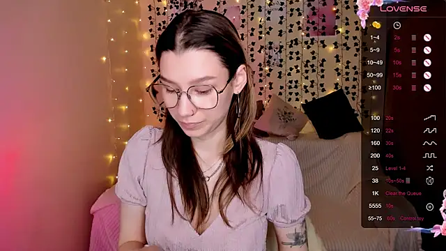 Snapshot of LinaBlossom_ chatting on November 2025 08:25:02 AM LinaBlossom online show from November 2025 08:25:02 AM