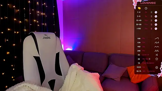 Snapshot of LinaBlossom_ chatting on November 2025 08:17:01 AM LinaBlossom online show from November 2025 08:17:01 AM