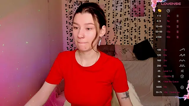 Snapshot of LinaBlossom_ chatting on November 2025 06:39:03 AM LinaBlossom online show from November 2025 06:39:03 AM