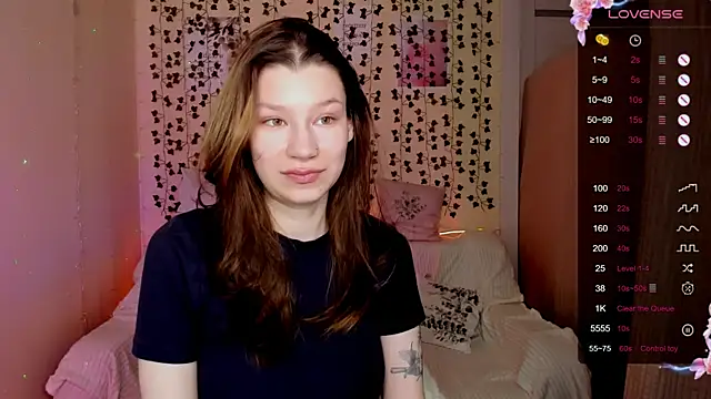 Snapshot of LinaBlossom_ chatting on December 2025 08:23:01 AM LinaBlossom online show from December 2025 08:23:01 AM