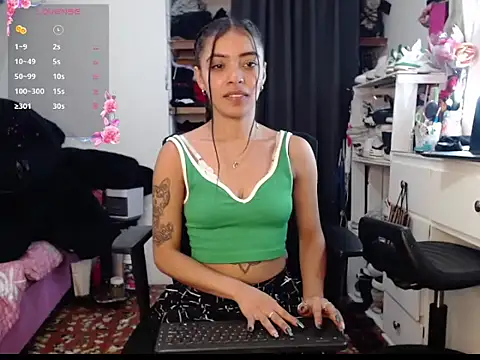 Snapshot of pocahot222 chatting on October 2025 12:10:01 AM pocahot222 online show from October 2025 12:10:01 AM