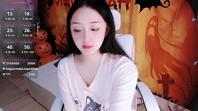 Niannian- online show from October 2025 05:03:01 PM