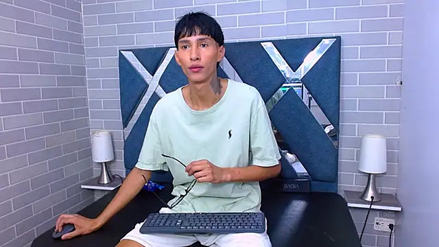 Snapshot of Daniel_delux_ chatting on October 2025 01:29:01 PM Daniel delux online show from October 2025 01:29:01 PM