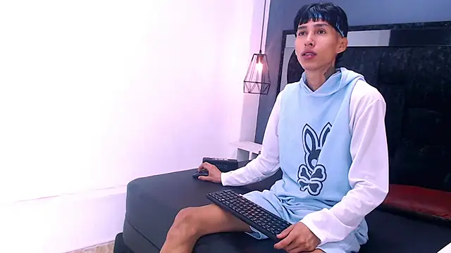 Snapshot of Daniel_delux_ chatting on October 2025 12:17:02 PM Daniel delux online show from October 2025 12:17:02 PM