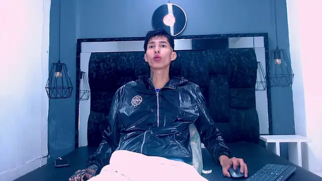 Snapshot of Daniel_delux_ chatting on November 2025 12:33:02 PM Daniel delux online show from November 2025 12:33:02 PM