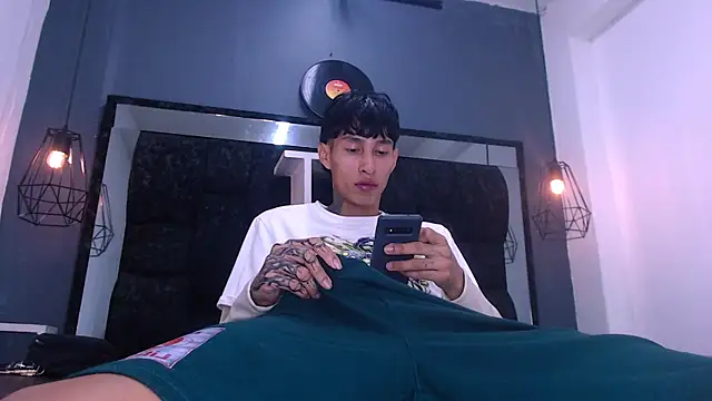 Snapshot of Daniel_delux_ chatting on November 2025 11:47:02 PM Daniel delux online show from November 2025 11:47:02 PM