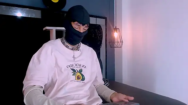 Snapshot of Daniel_delux_ chatting on November 2025 02:05:01 PM Daniel delux online show from November 2025 02:05:01 PM