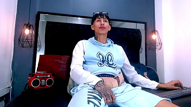 Snapshot of Daniel_delux_ chatting on November 2025 11:13:02 AM Daniel delux online show from November 2025 11:13:02 AM