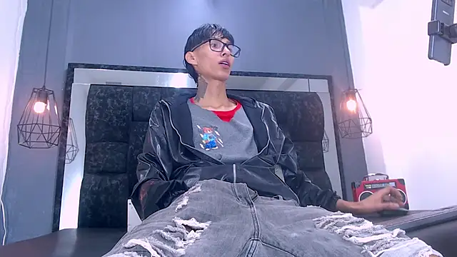 Snapshot of Daniel_delux_ chatting on December 2025 11:48:01 AM Daniel delux online show from December 2025 11:48:01 AM