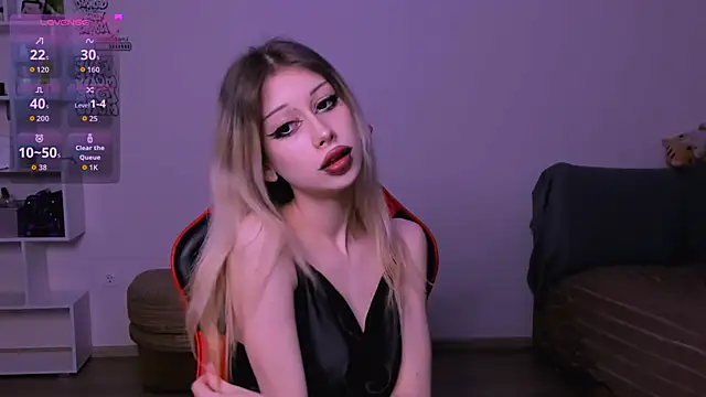 Lori lolii online show from December 2025 05:40:02 PM