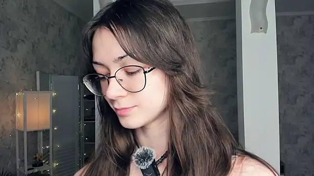 ReneeLippeatt online show from December 2025 07:40:02 PM