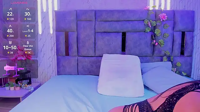 Snapshot of AlannaGil chatting on April 2026 03:15:01 AM AlannaGil online show from April 2026 03:15:01 AM