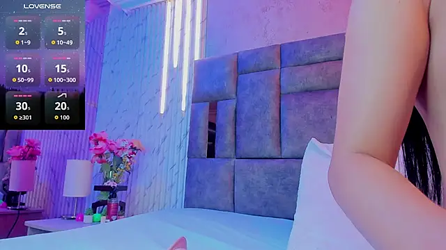 Snapshot of AlannaGil chatting on April 2026 06:30:01 AM AlannaGil online show from April 2026 06:30:01 AM