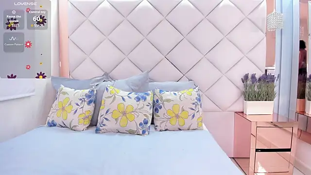 carlafontaine online show from October 2025 05:13:02 PM