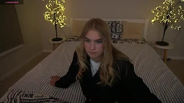 AlinaLiii online show from November 2025 08:52:01 PM