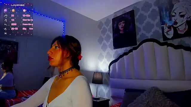 Snapshot of AlisonCold chatting on October 2025 12:33:01 PM AlisonCold online show from October 2025 12:33:01 PM