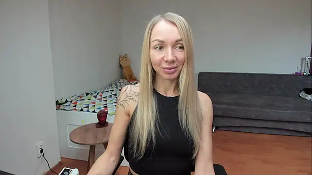 Snapshot of AlisiaCat chatting on April 2026 06:49:01 AM AlisiaCat online show from April 2026 06:49:01 AM