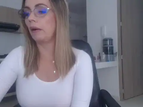 LovePaula online show from March 2025 02:32:02 PM