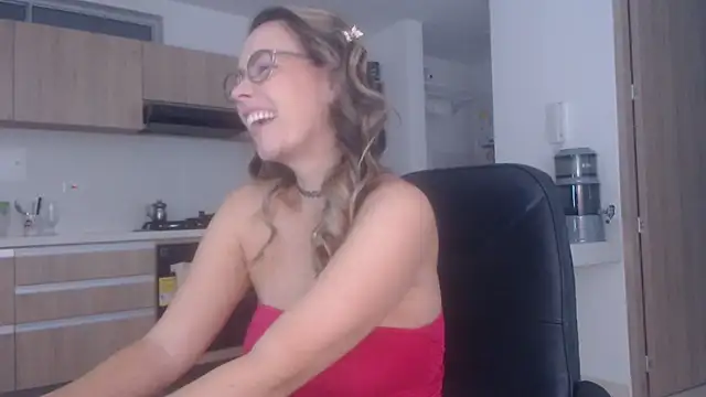 LovePaula online show from January 2026 11:58:02 AM