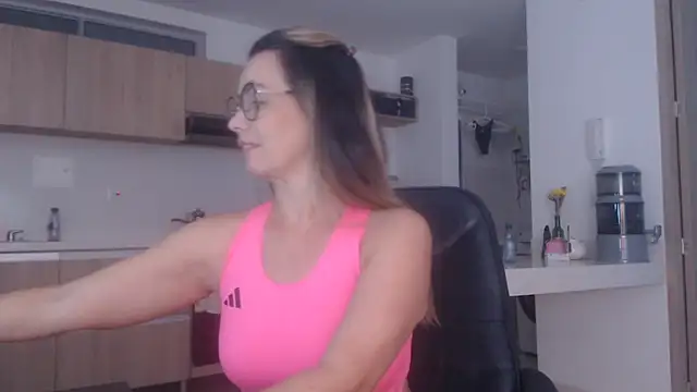 Snapshot of LovePaula chatting on March 2026 11:00:02 PM LovePaula online show from March 2026 11:00:02 PM