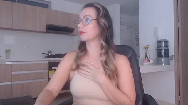 Snapshot of LovePaula chatting on March 2026 10:54:02 AM LovePaula online show from March 2026 10:54:02 AM