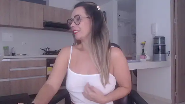 Snapshot of LovePaula chatting on March 2026 11:11:02 PM LovePaula online show from March 2026 11:11:02 PM