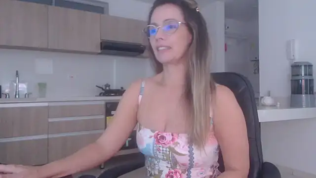 Snapshot of LovePaula chatting on March 2026 11:59:02 AM LovePaula online show from March 2026 11:59:02 AM