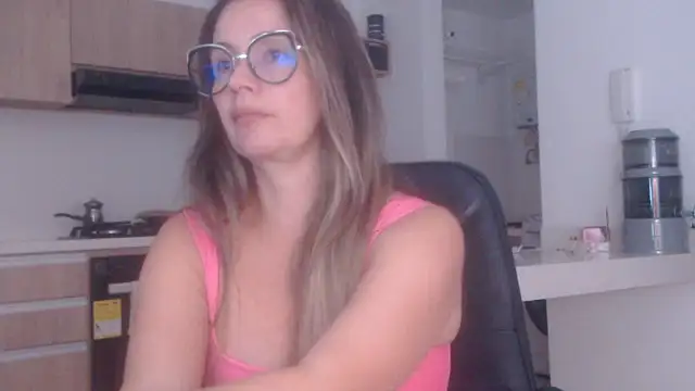 Snapshot of LovePaula chatting on June 2026 12:04:02 AM LovePaula online show from June 2026 12:04:02 AM