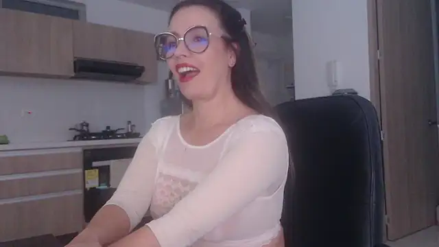 Snapshot of LovePaula chatting on July 2026 11:45:02 AM LovePaula online show from July 2026 11:45:02 AM