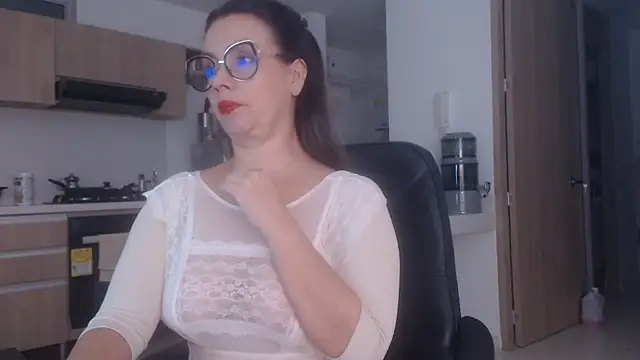 Snapshot of LovePaula chatting on July 2026 12:46:01 AM LovePaula online show from July 2026 12:46:01 AM