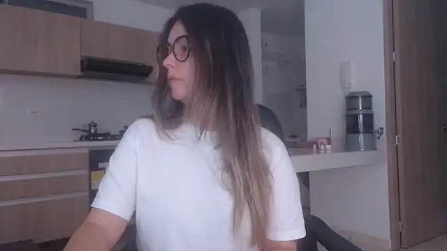 Snapshot of LovePaula chatting on July 2026 01:31:02 AM LovePaula online show from July 2026 01:31:02 AM