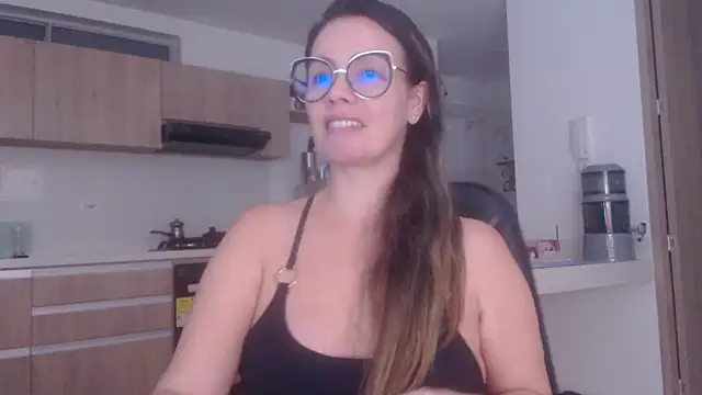 Snapshot of LovePaula chatting on July 2026 12:31:01 AM LovePaula online show from July 2026 12:31:01 AM