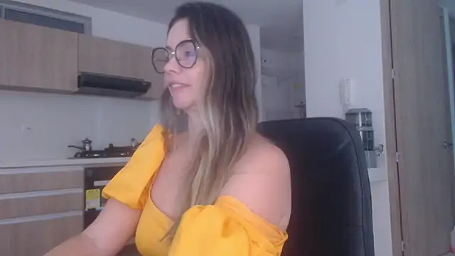 Snapshot of LovePaula chatting on July 2026 12:36:02 PM LovePaula online show from July 2026 12:36:02 PM