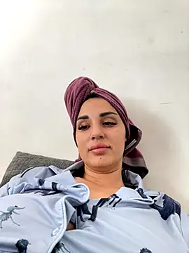 Giullyaxx online show from October 2025 10:38:01 AM