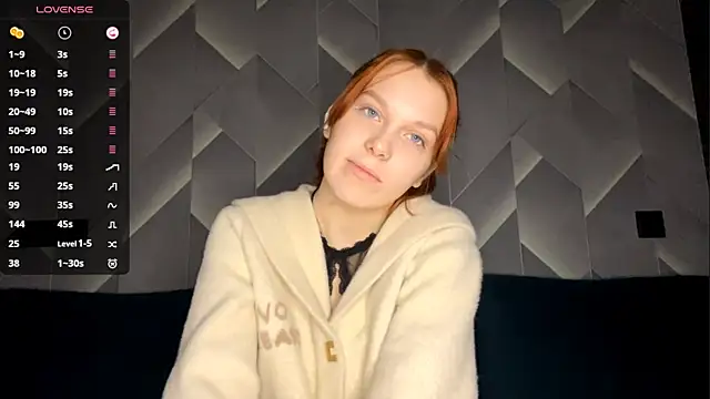 FoxLina online show from November 2025 07:35:02 PM