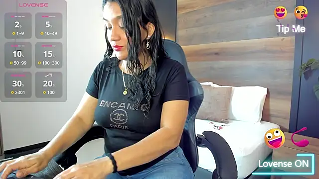 zoee zi online show from October 2025 01:44:01 PM