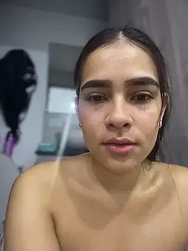 Snapshot of Valery_lux16 chatting on June 2026 04:20:01 PM Valery lux16 online show from June 2026 04:20:01 PM