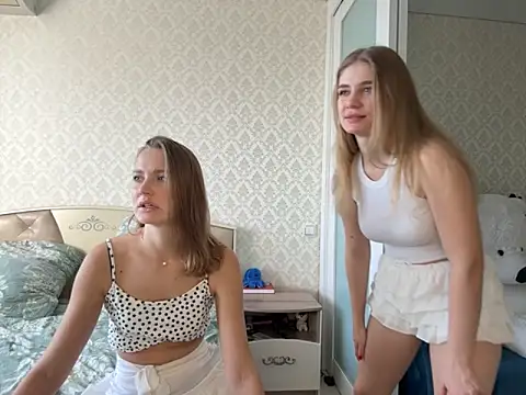 twoflowersshy online show from October 2025 06:11:02 AM