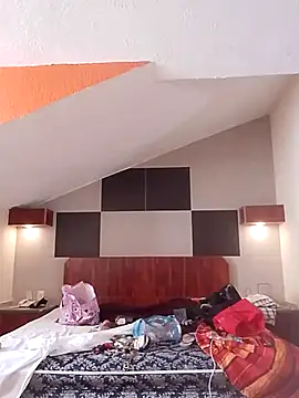 transreyna online show from February 2025 07:44:02 PM