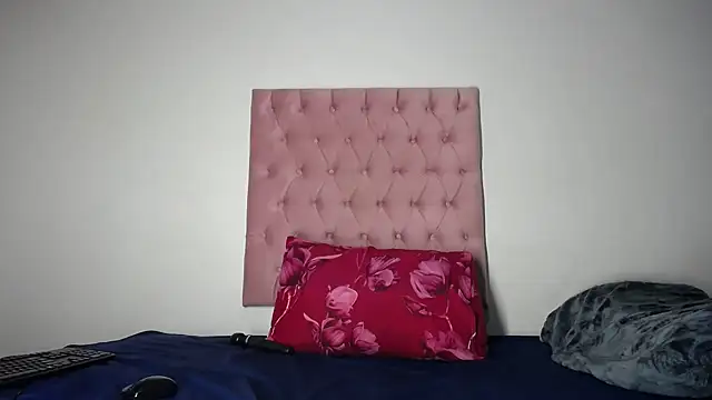 Juiceybileh online show from February 2026 09:12:02 PM