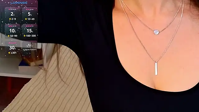 Snapshot of EllaCanny chatting on December 2025 06:08:02 AM EllaCanny online show from December 2025 06:08:02 AM